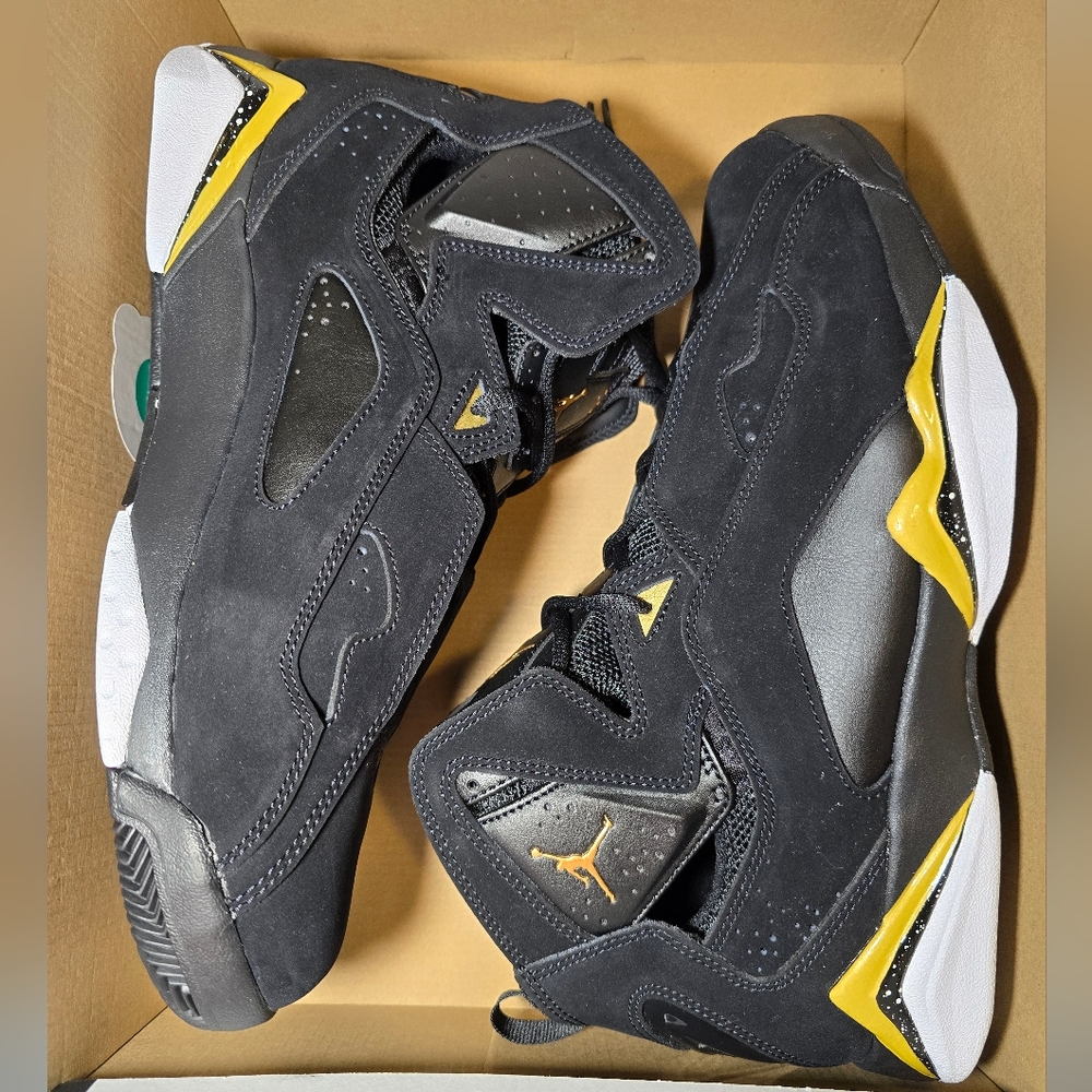 Jordan Men's True Flight Black/ Metallic Gold 10.5